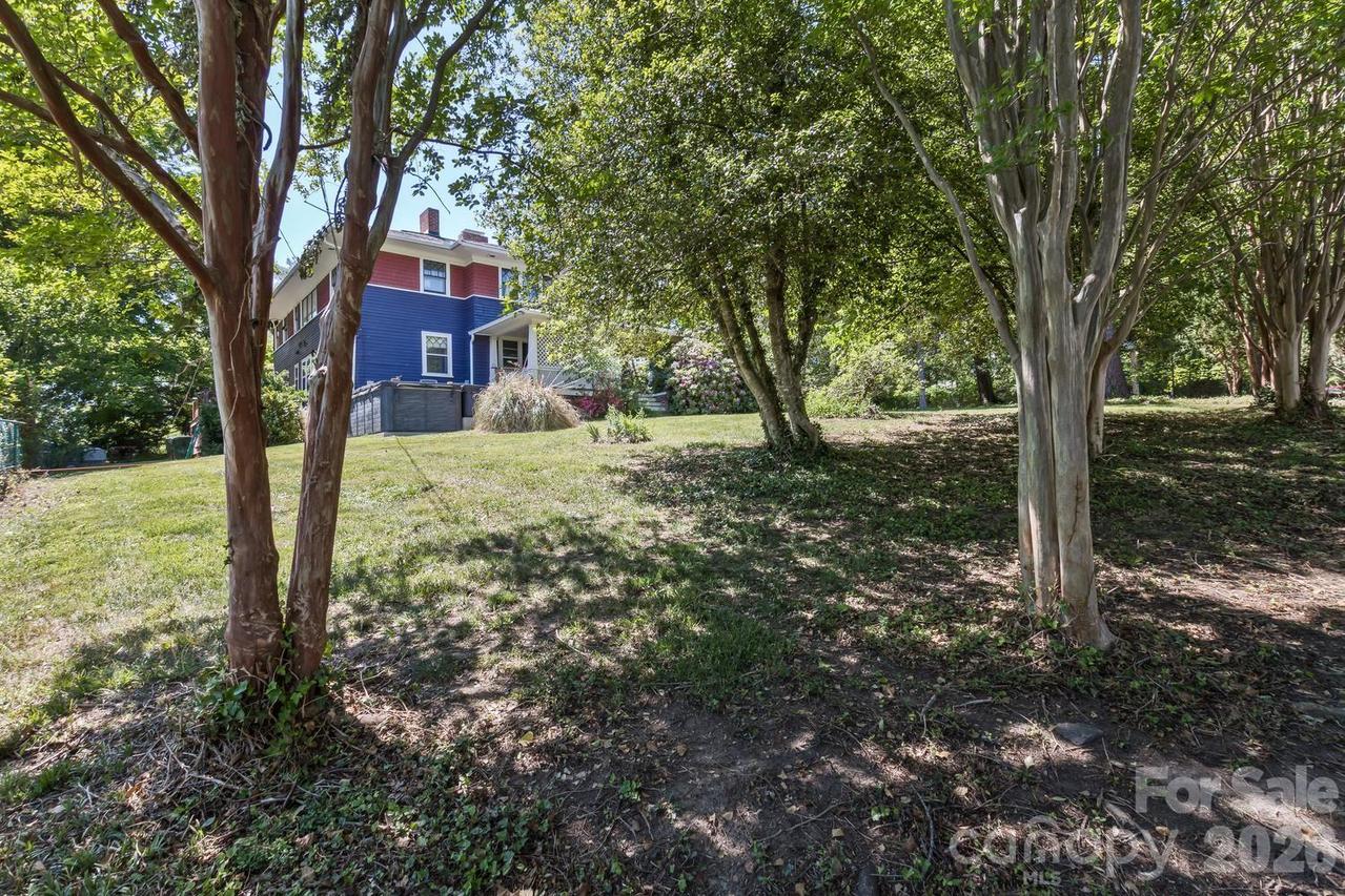 999999 Mount Clare Ave., Asheville, NC 28801