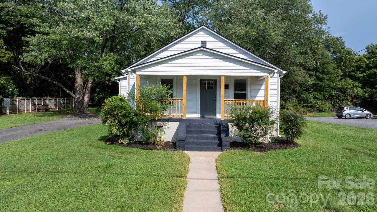 1320 14th Street Dr., Hickory, NC 28601