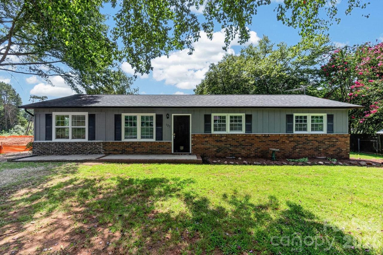 123 Robinette Ln., Statesville, NC 28625