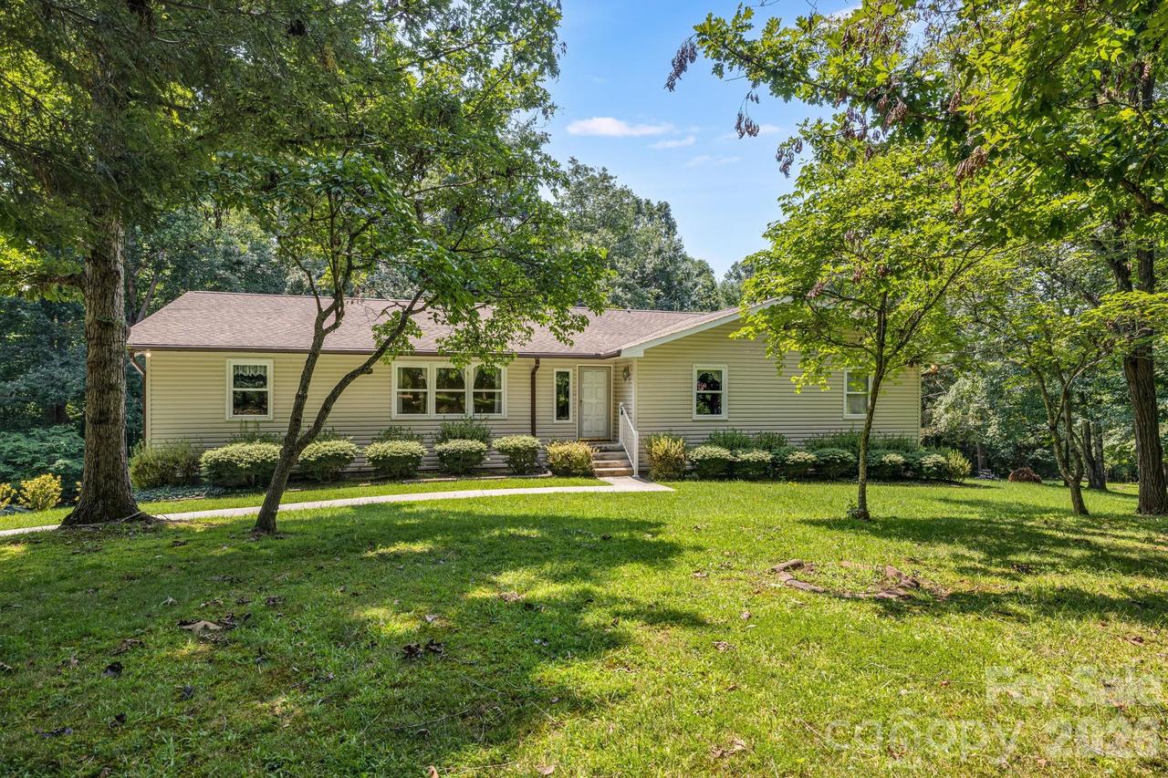 11 E Ridgeway Dr., Weaverville, NC 28787