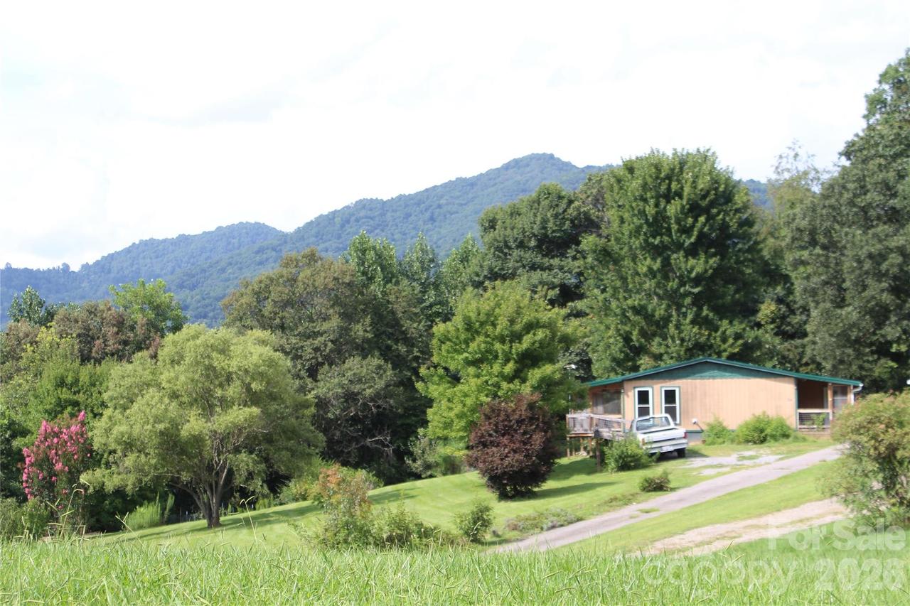 24 Karis Ln., Clyde, NC 28721
