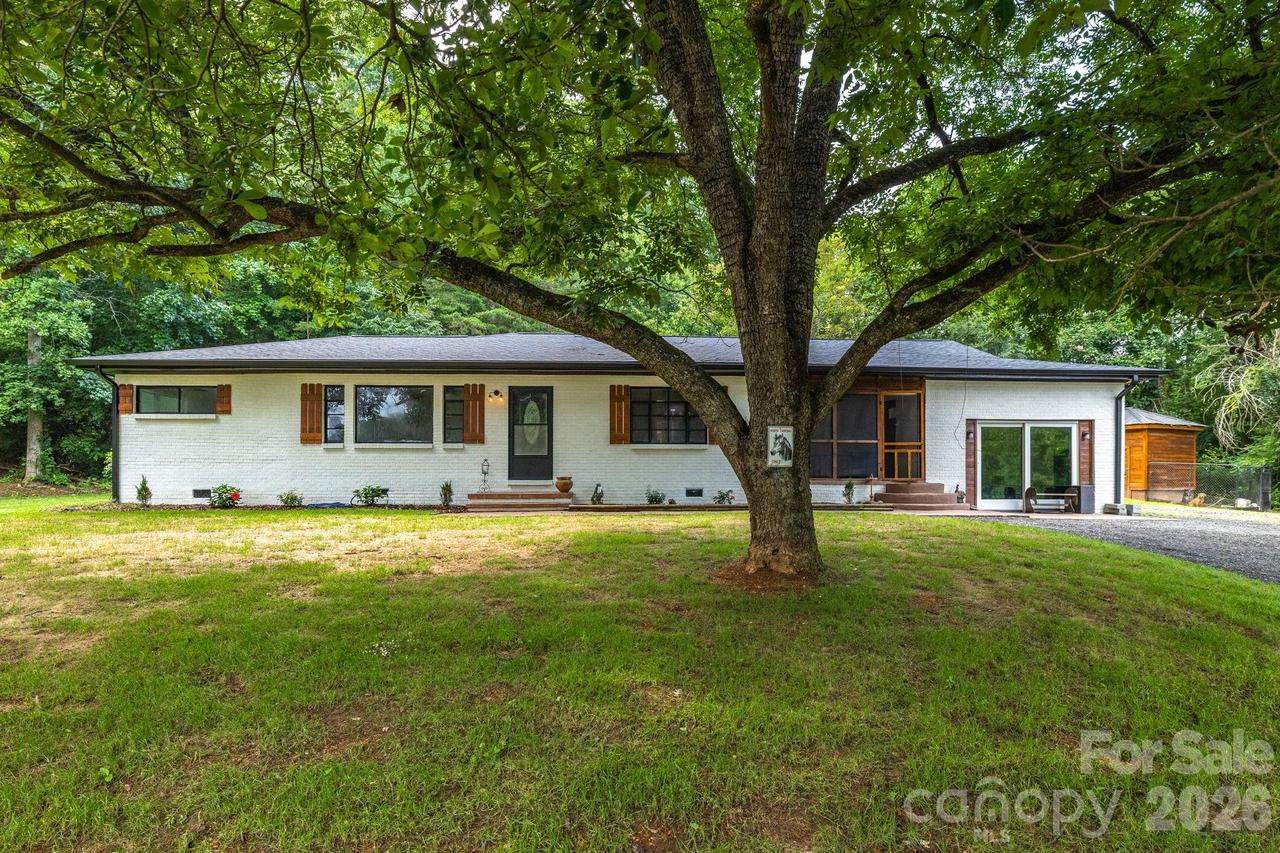 2197 Blackberry Rd., Thomasville, NC 27360