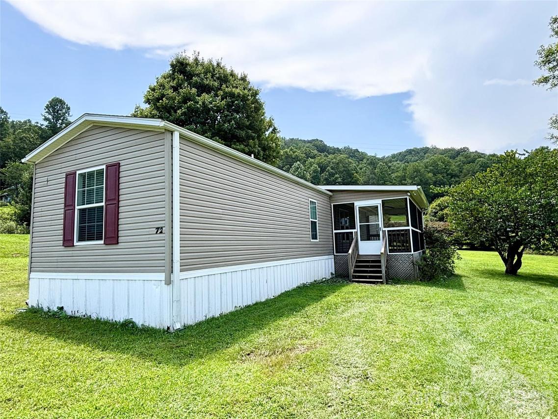 72 S Greenleaf Rd., Hendersonville, NC 28739