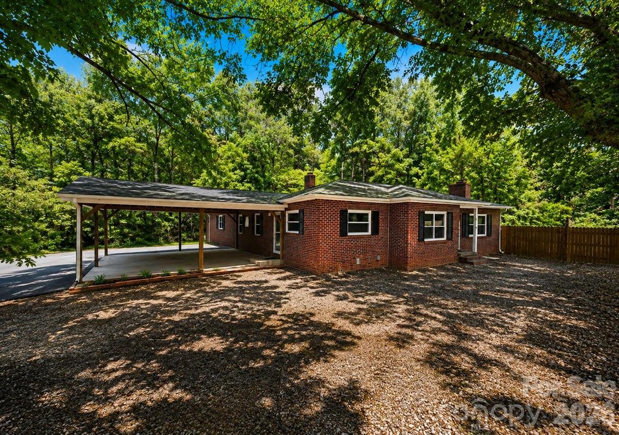 1822 Blowing Rock Blvd., Lenoir, NC 28645