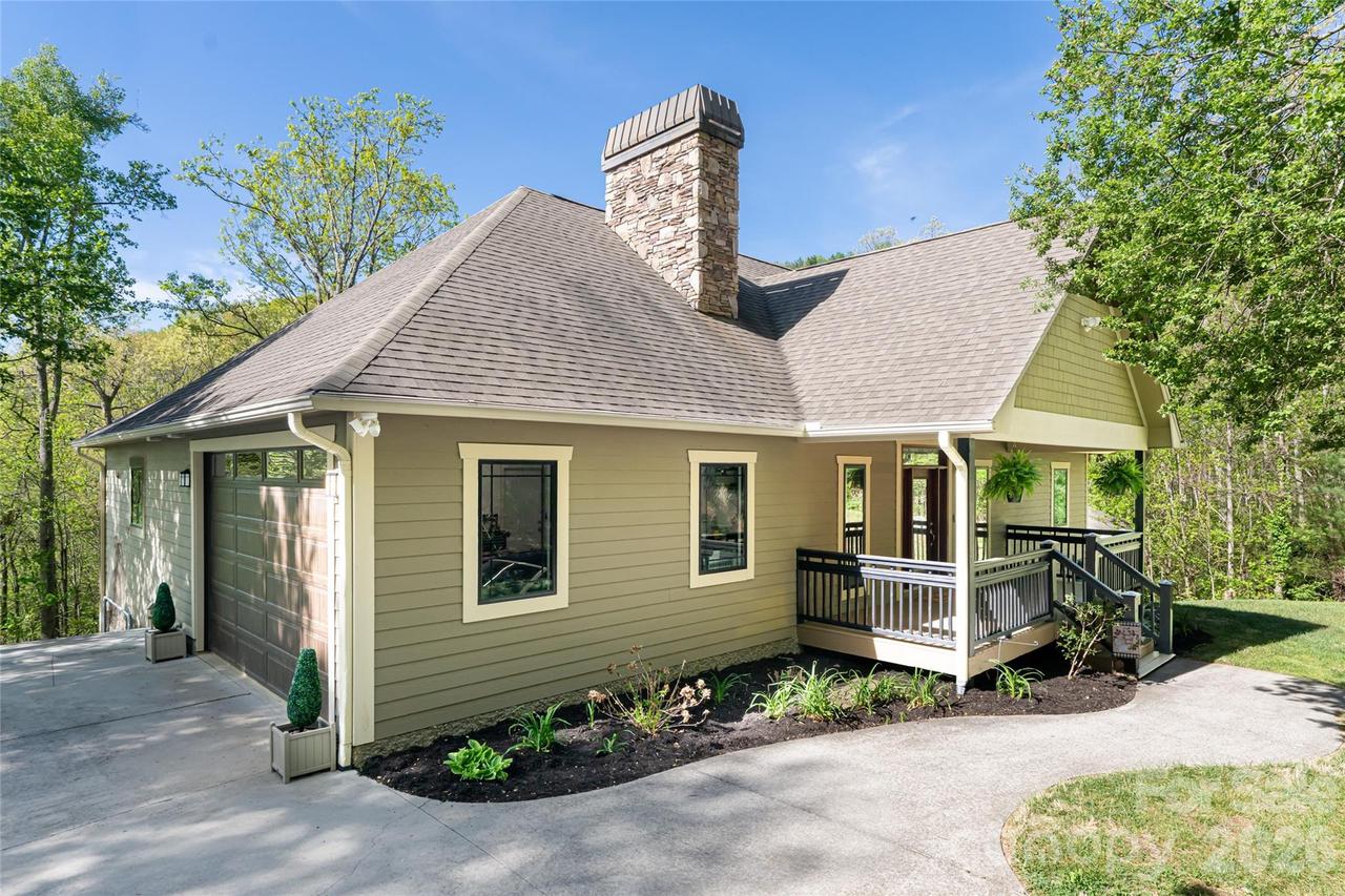 36 Snowshoe Dr., Asheville, NC 28803