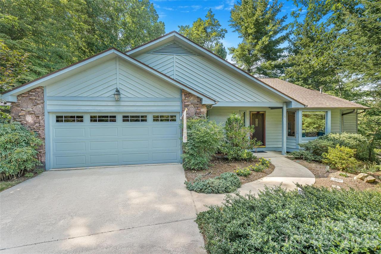 31 Hillcreek Dr., Asheville, NC 28804