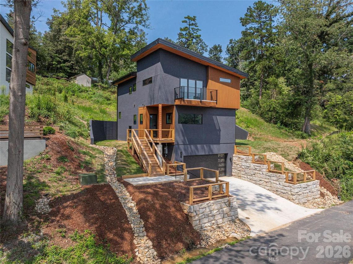 19 Woodbine Rd., Asheville, NC 28804