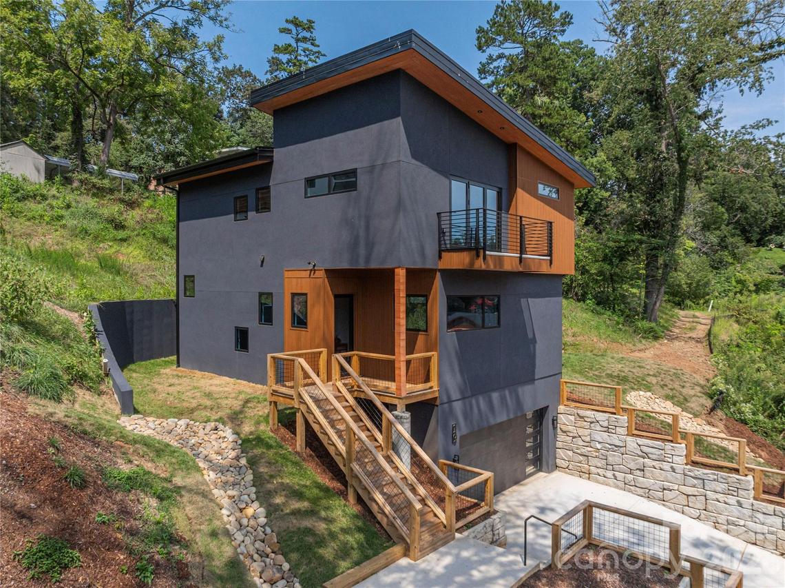 19 Woodbine Rd., Asheville, NC 28804