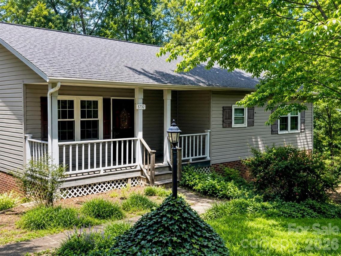 2758 Mcneelly Dr., Valdese, NC 28690