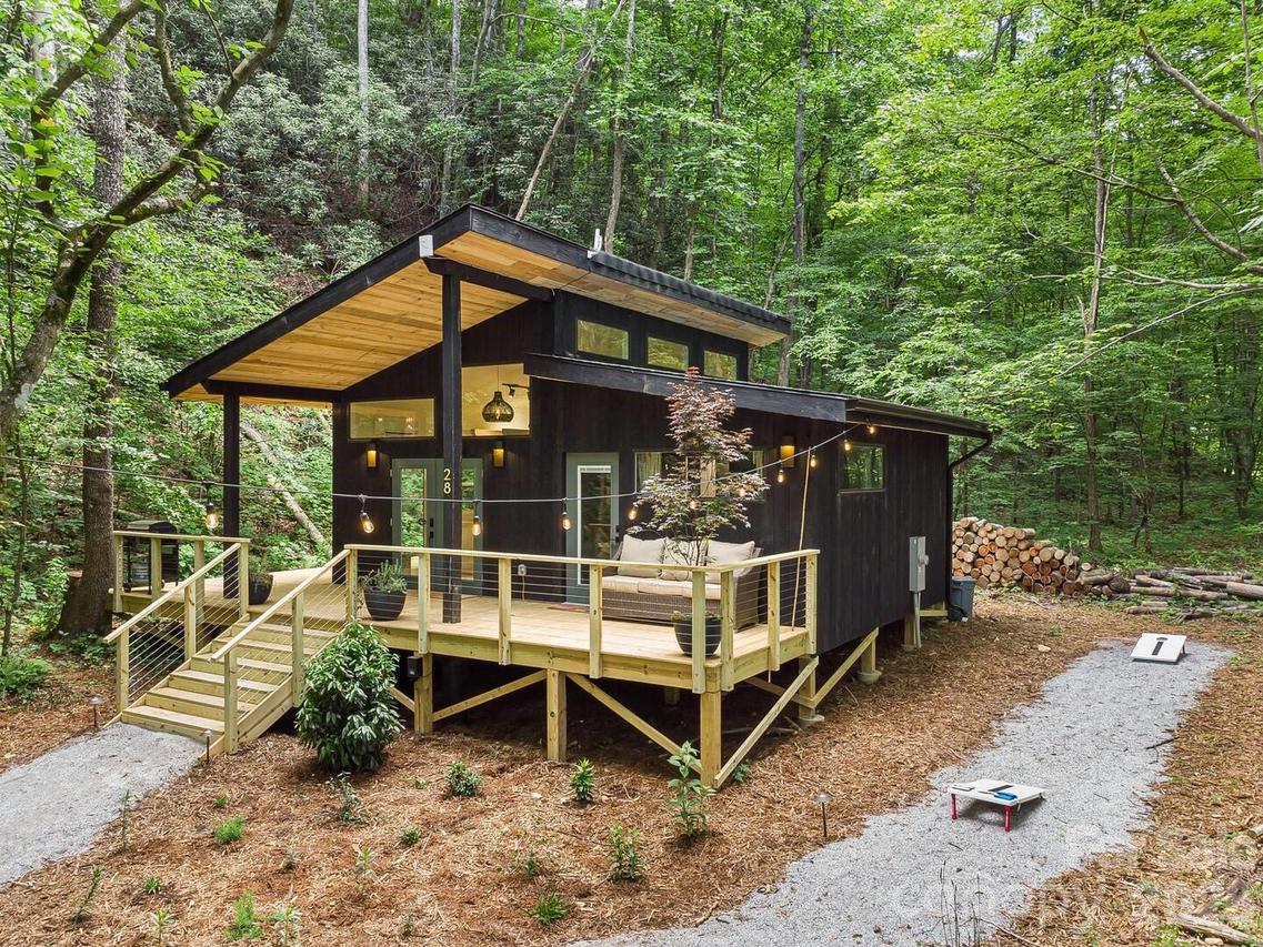 317 Twinbrook Ln., Maggie Valley, NC 28751