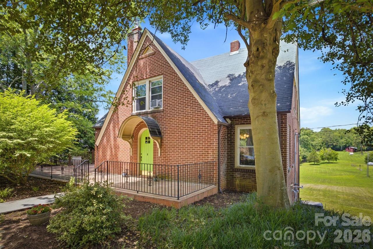 1205 E Union St., Morganton, NC 28655