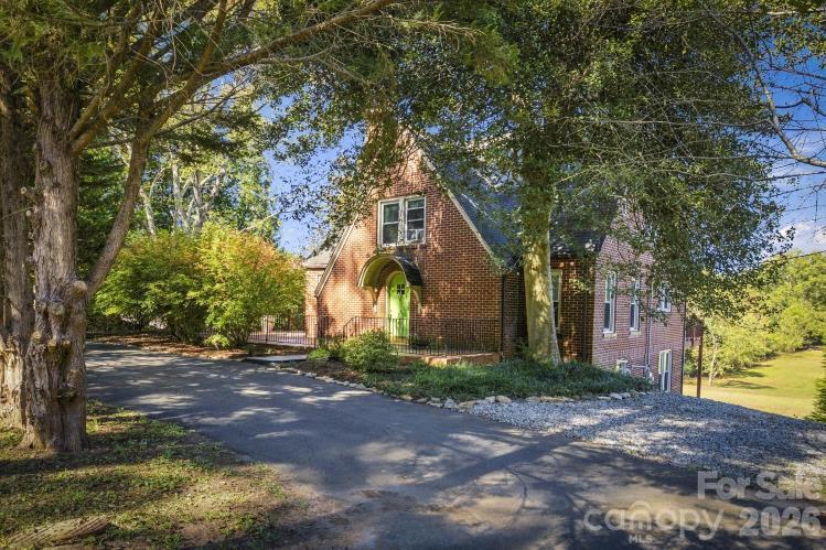 1205 E Union St., Morganton, NC 28655