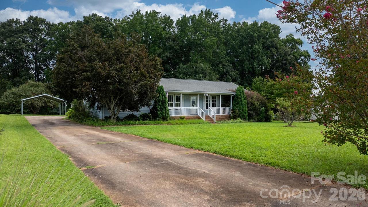 415 Massey Deal Rd., Statesville, NC 28625