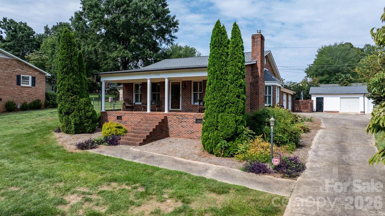 1316 Oak Canopy Rd., Lincolnton, NC 28092