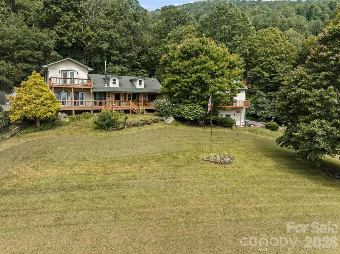 263 Pilgrims Ln., Burnsville, NC 28714