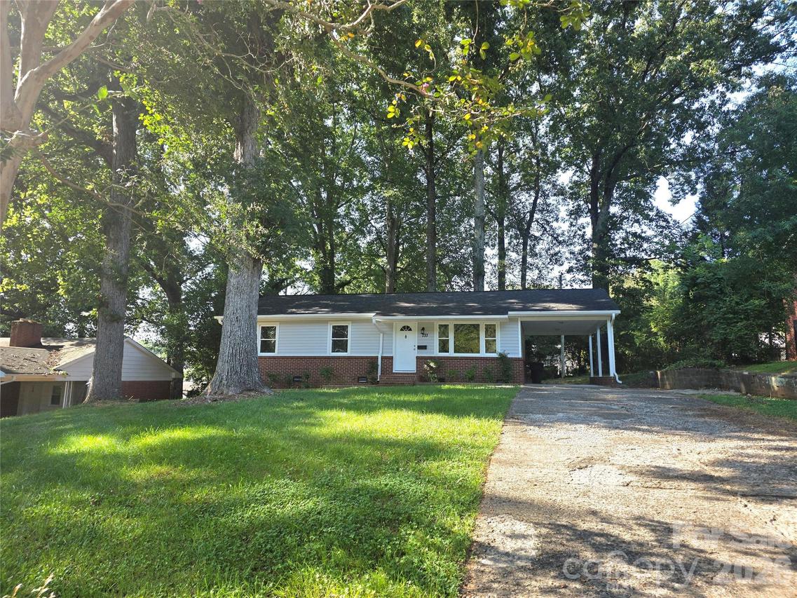 733 Crestwood Ave., Gastonia, NC 28054