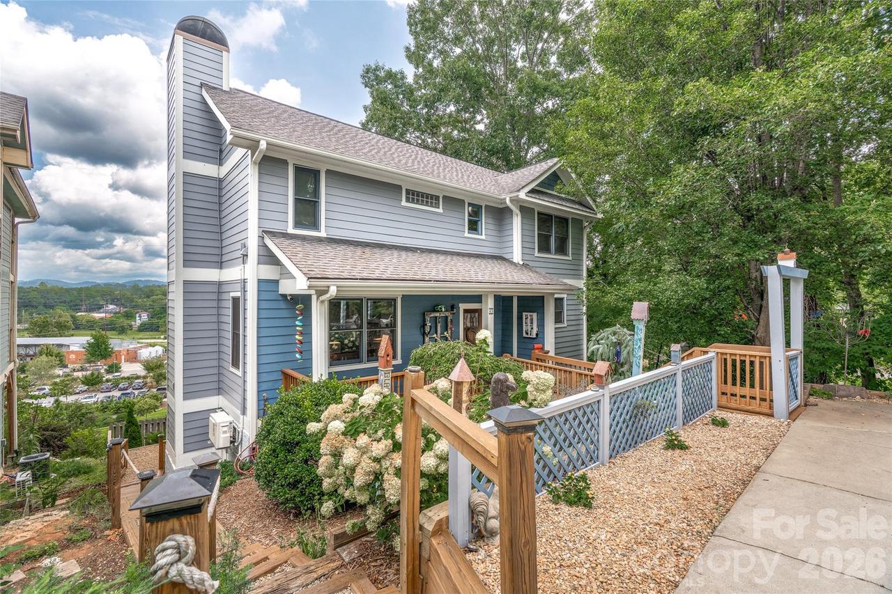45 Logan Cir., Asheville, NC 28806