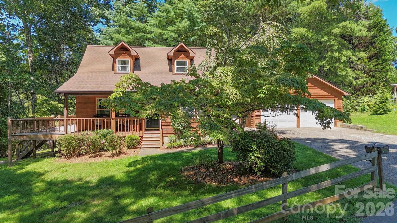 24 Oakwood Rd., Candler, NC 28715