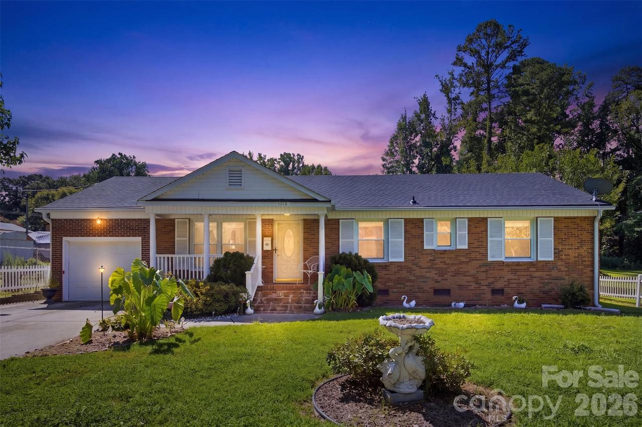 5218 Dolphin Ln., Charlotte, NC 28215
