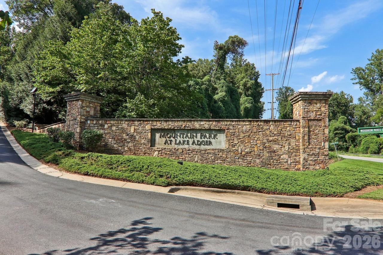 35 Mountain Pkwy., Mill Spring, NC 28756