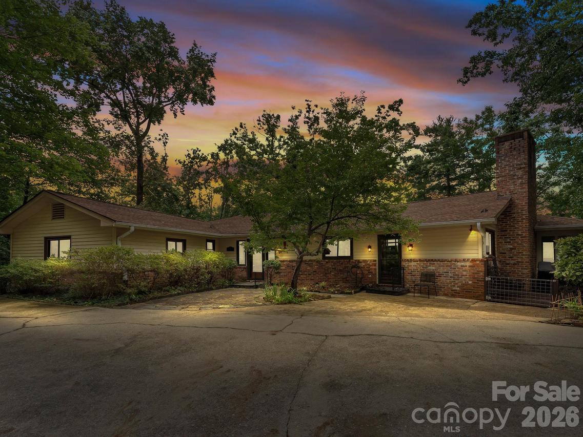 12 E Park Dr., Tryon, NC 28782