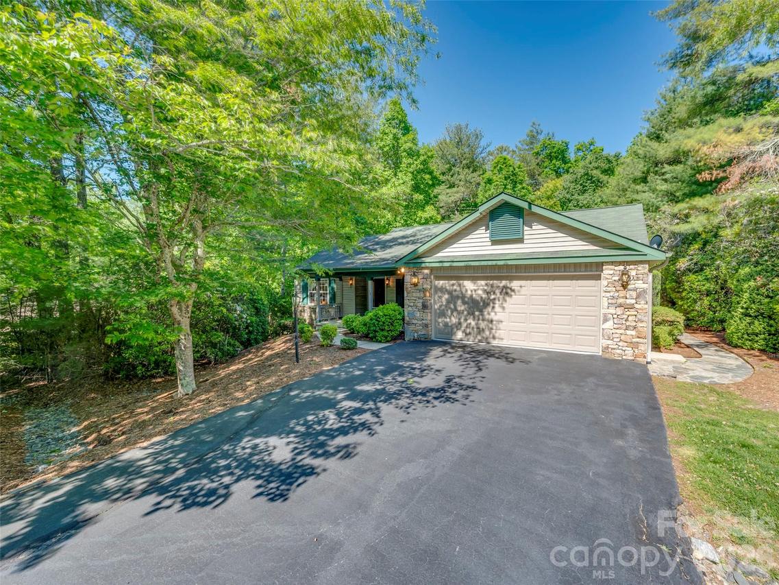 23 Tall Pines Rd., Hendersonville, NC 28739