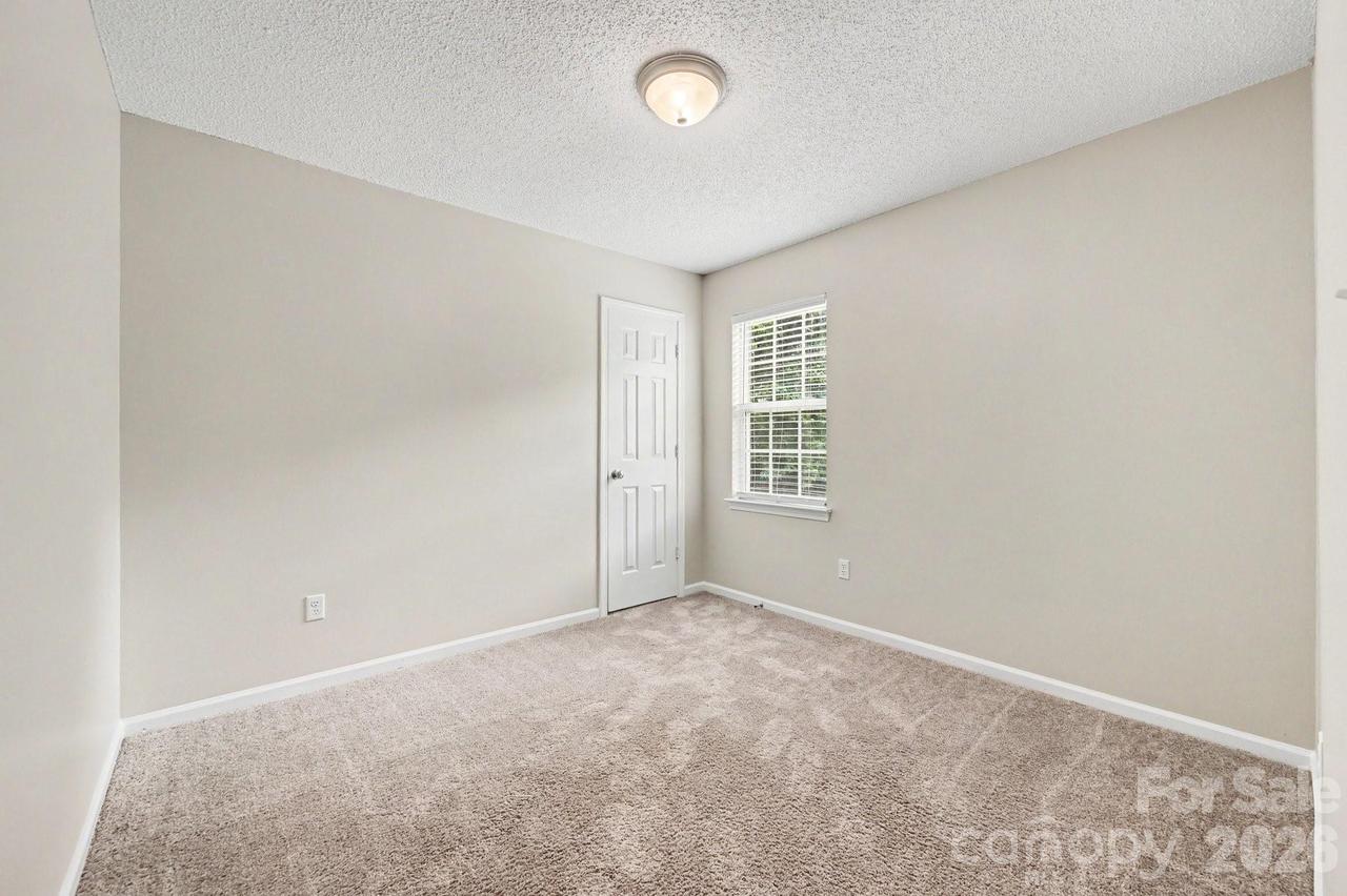 302 Touch Me Not Ln., Charlotte, NC 28216