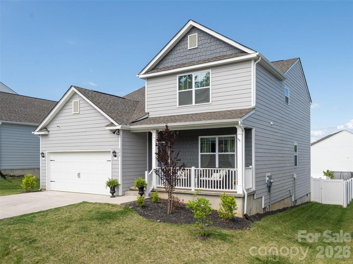 596 Country Oak Dr., Asheville, NC 28804