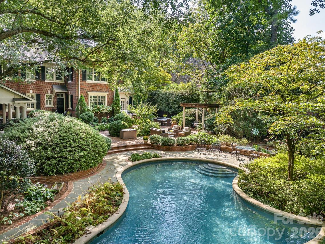 2137 Radcliffe Ave., Charlotte, NC 28207