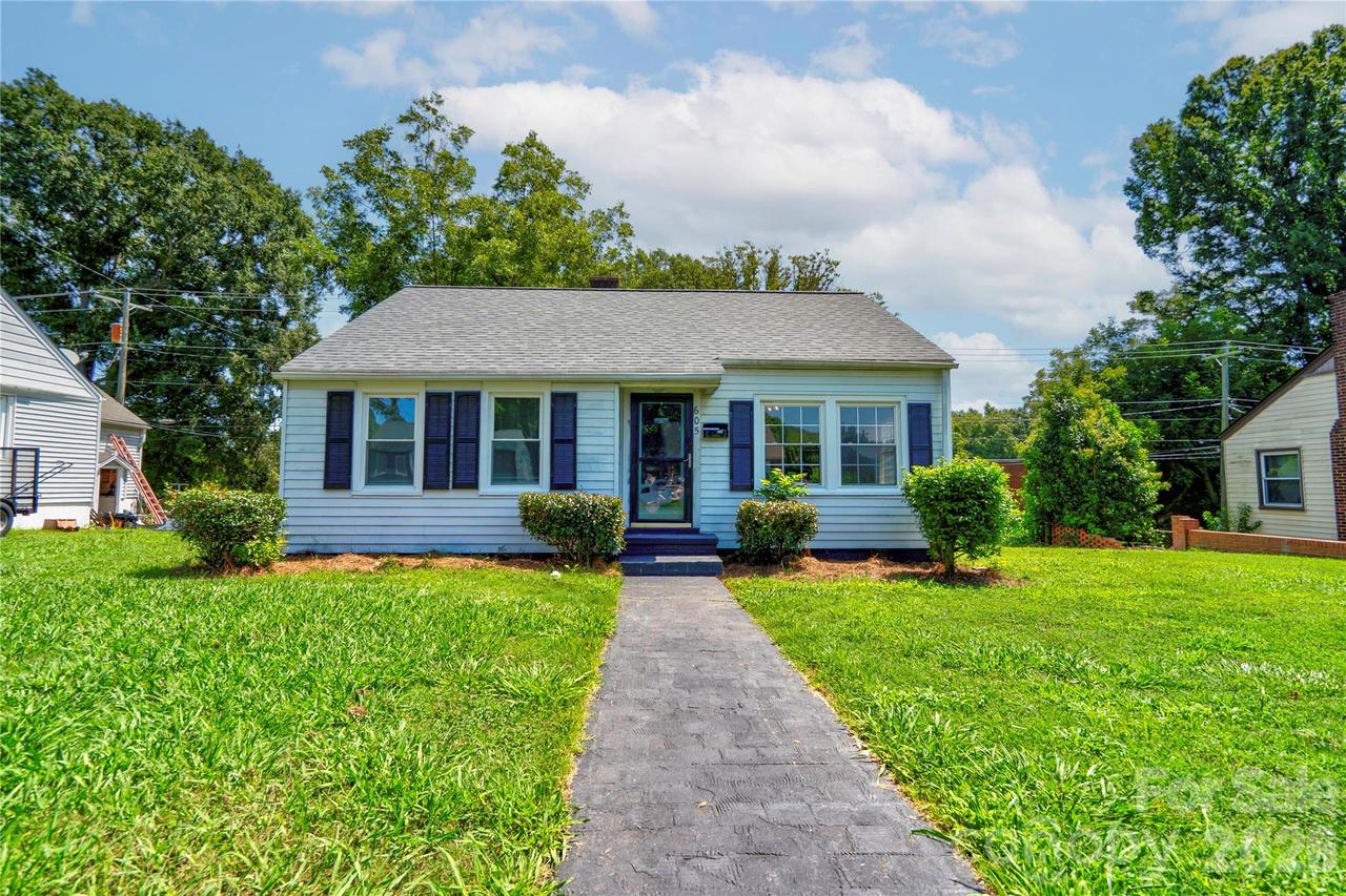 605 Meadowbrook Rd., Kings Mountain, NC 28086