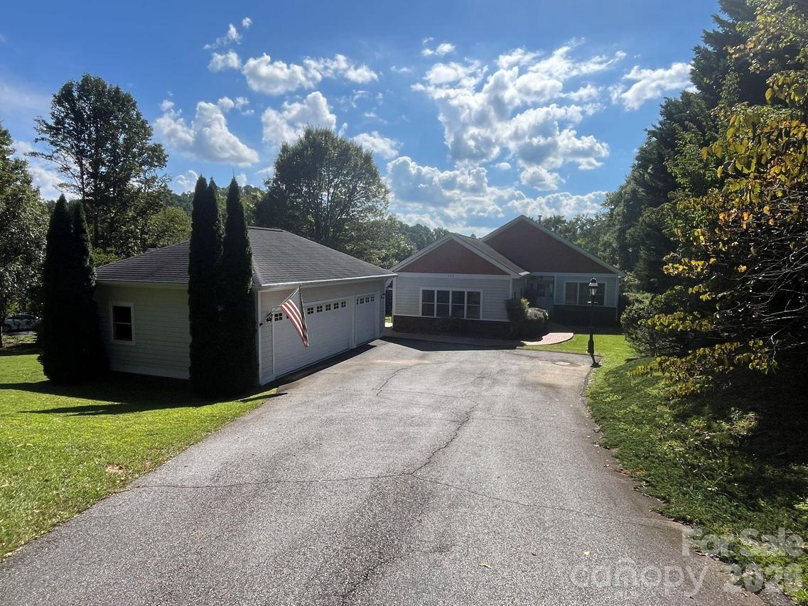 150 Holly Springs Rd., Hendersonville, NC 28729