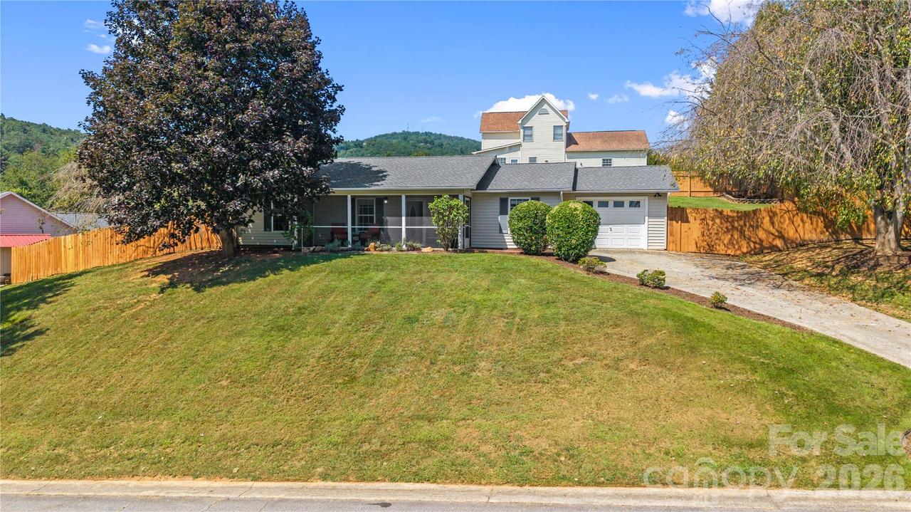 12 Sydney Ln., Asheville, NC 28806