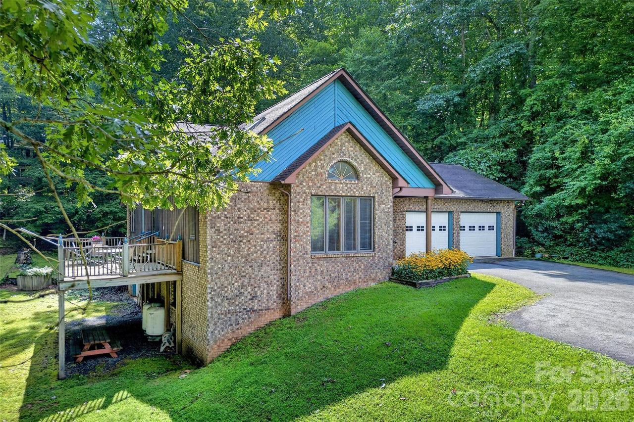 108 Shenandoah Dr., Burnsville, NC 28714