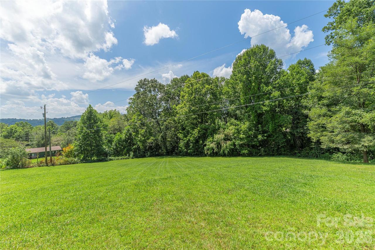124 Sayles Town Pl., Fairview, NC 28730