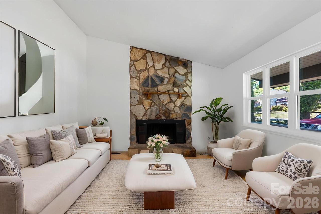 5300 Rolling Oak Ln., Charlotte, NC 28227