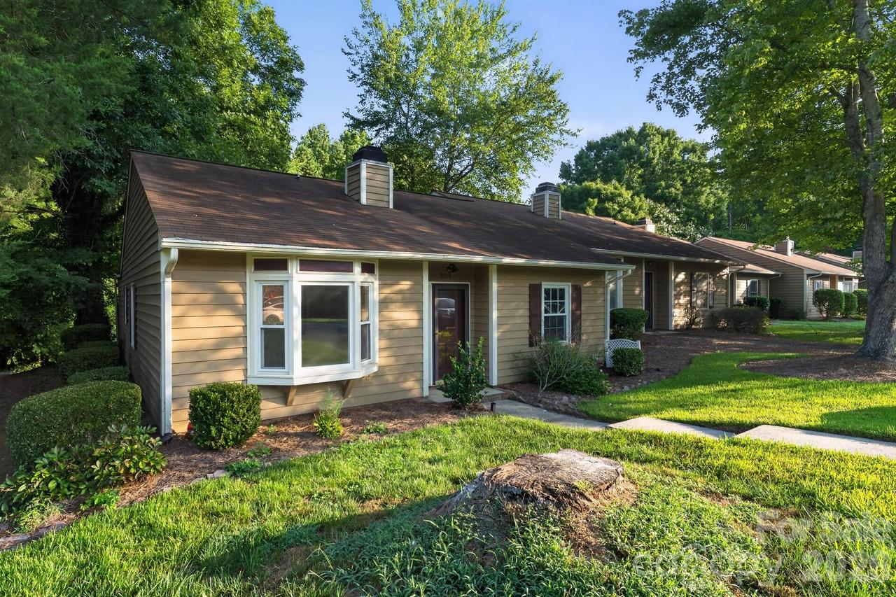 8316 Summerglen Cir., Charlotte, NC 28227