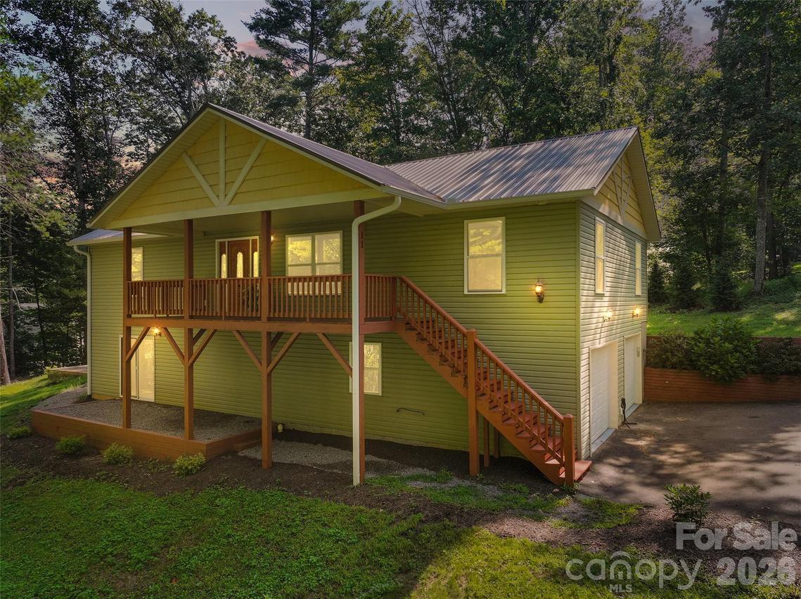 11 Tahchee Tr., Fletcher, NC 28732