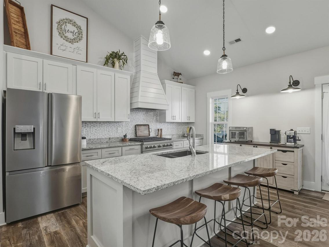 9464 Riviera Dr., Sherrills Ford, NC 28673