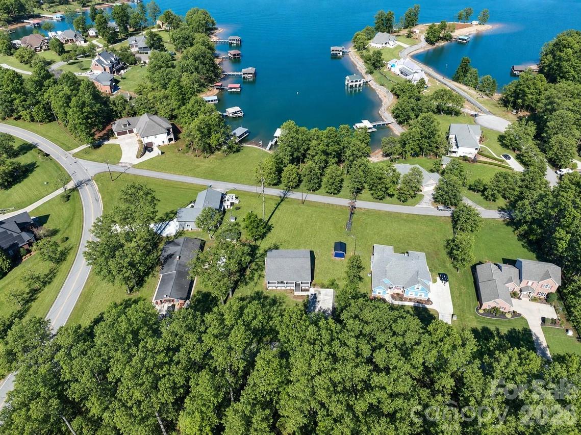 9464 Riviera Dr., Sherrills Ford, NC 28673