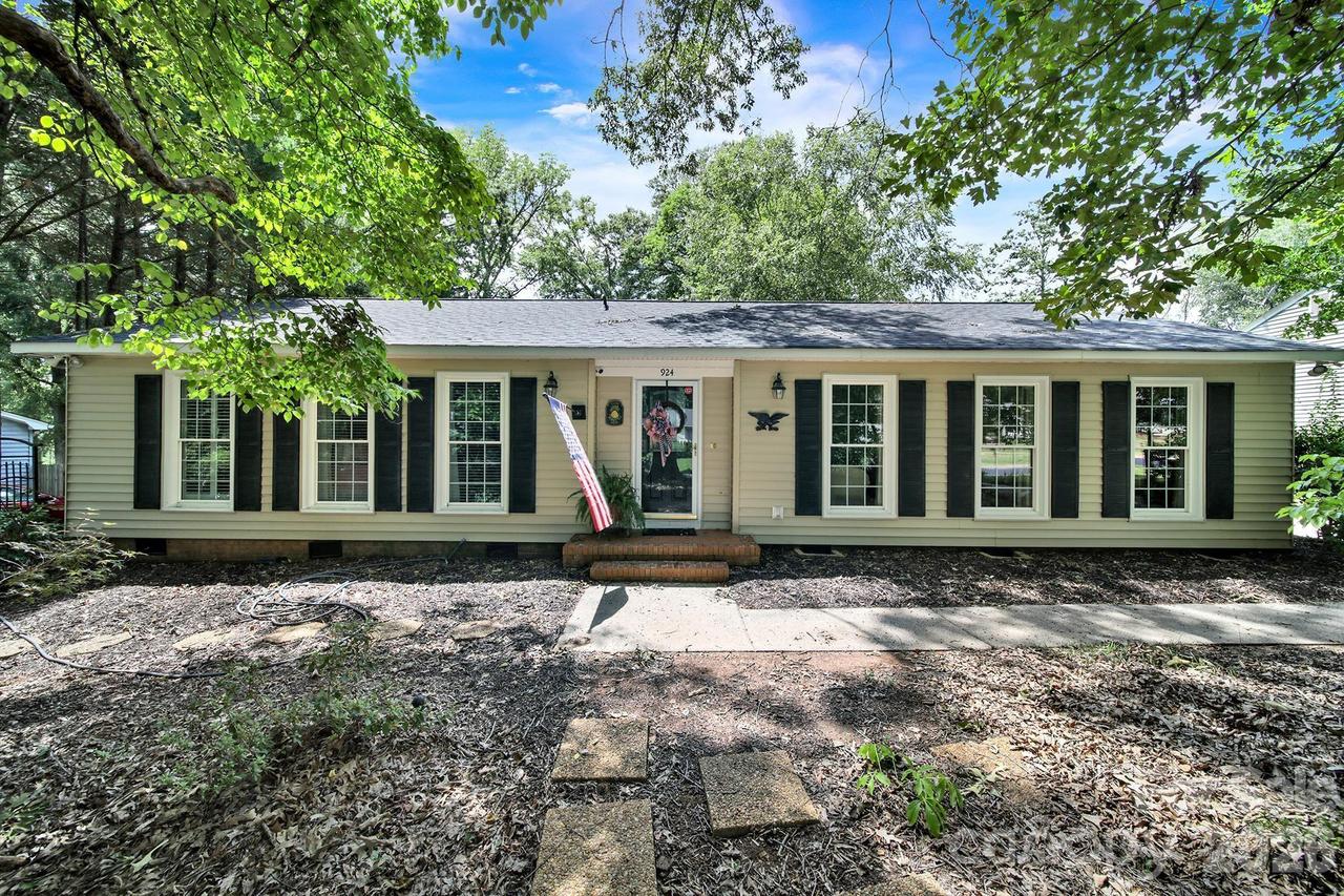 924 Glenshannon Rd., Matthews, NC 28105