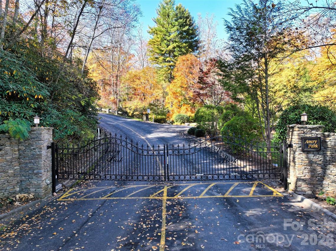 829 Stoney Stream Ln., Arden, NC 28704