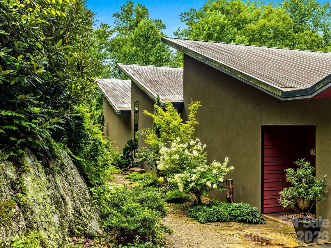 33 Robinson Creek Rd., Asheville, NC 28803