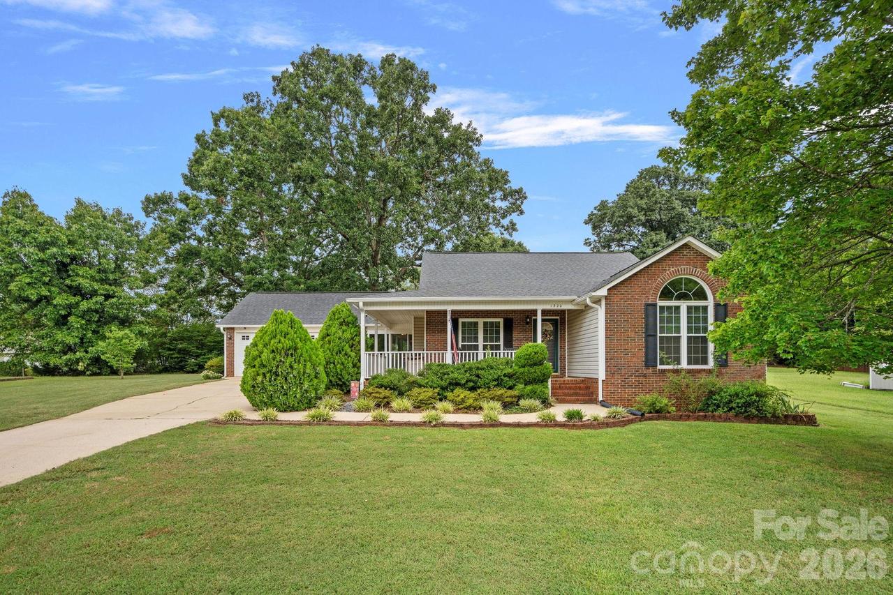 1320 Watts Dr., Charlotte, NC 28216