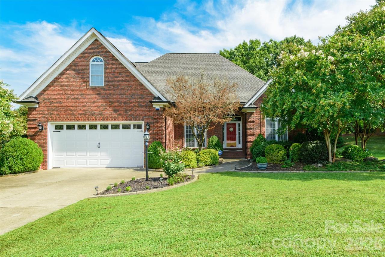 4711 Sherborne Dr., Harrisburg, NC 28075