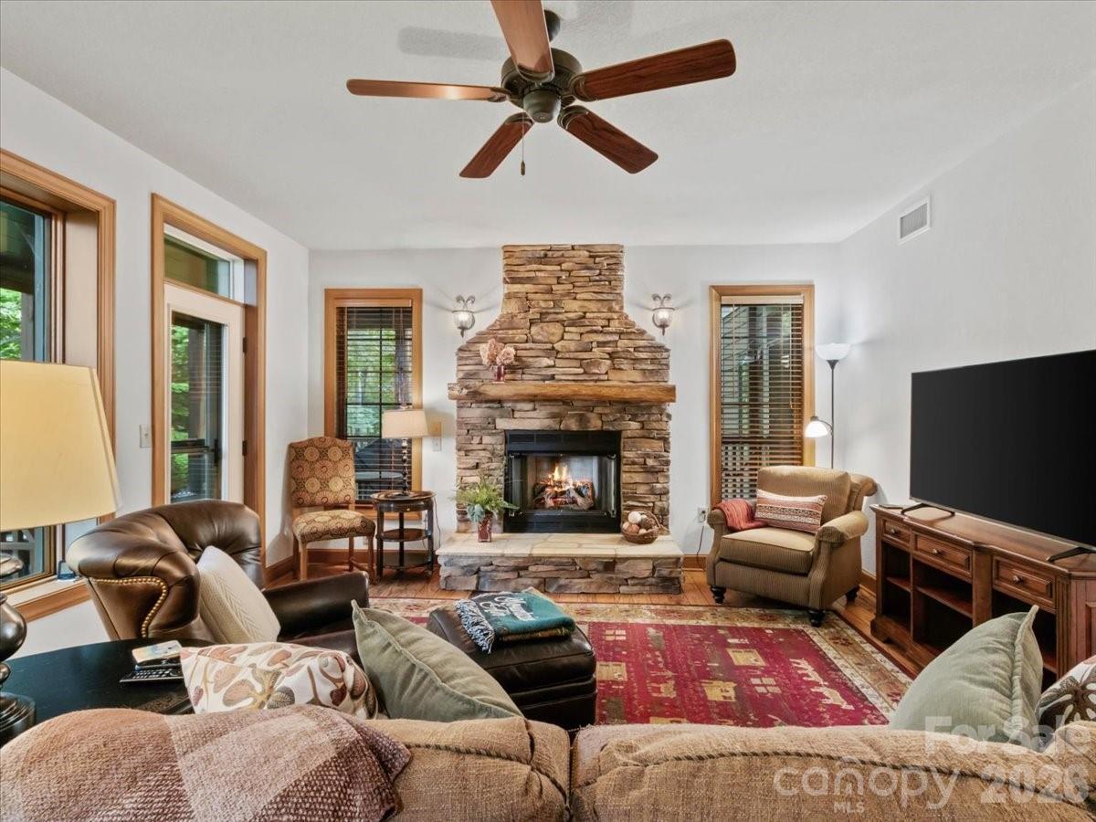 81 Creekside Way #F202, Burnsville, NC 28714
