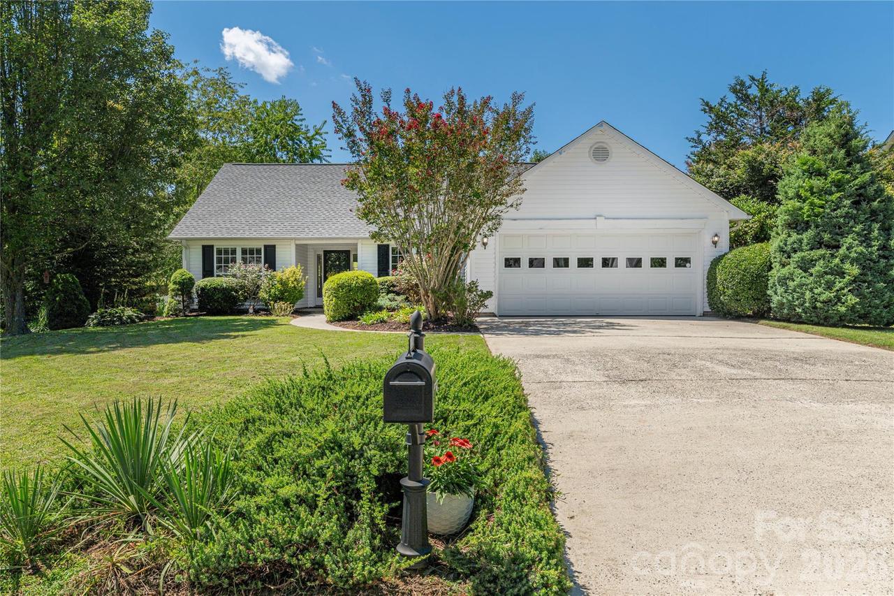 328 Planters Creek Rd., Fletcher, NC 28732