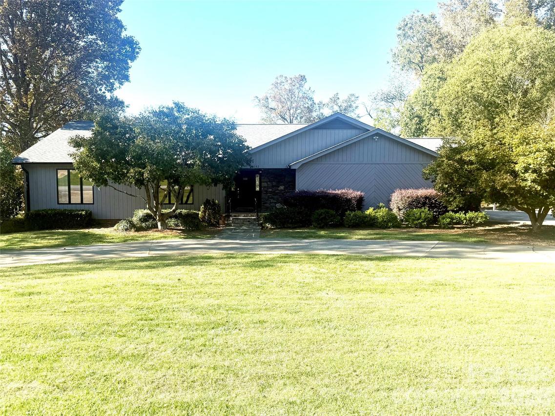 3182 Ninth Tee Dr., Newton, NC 28658