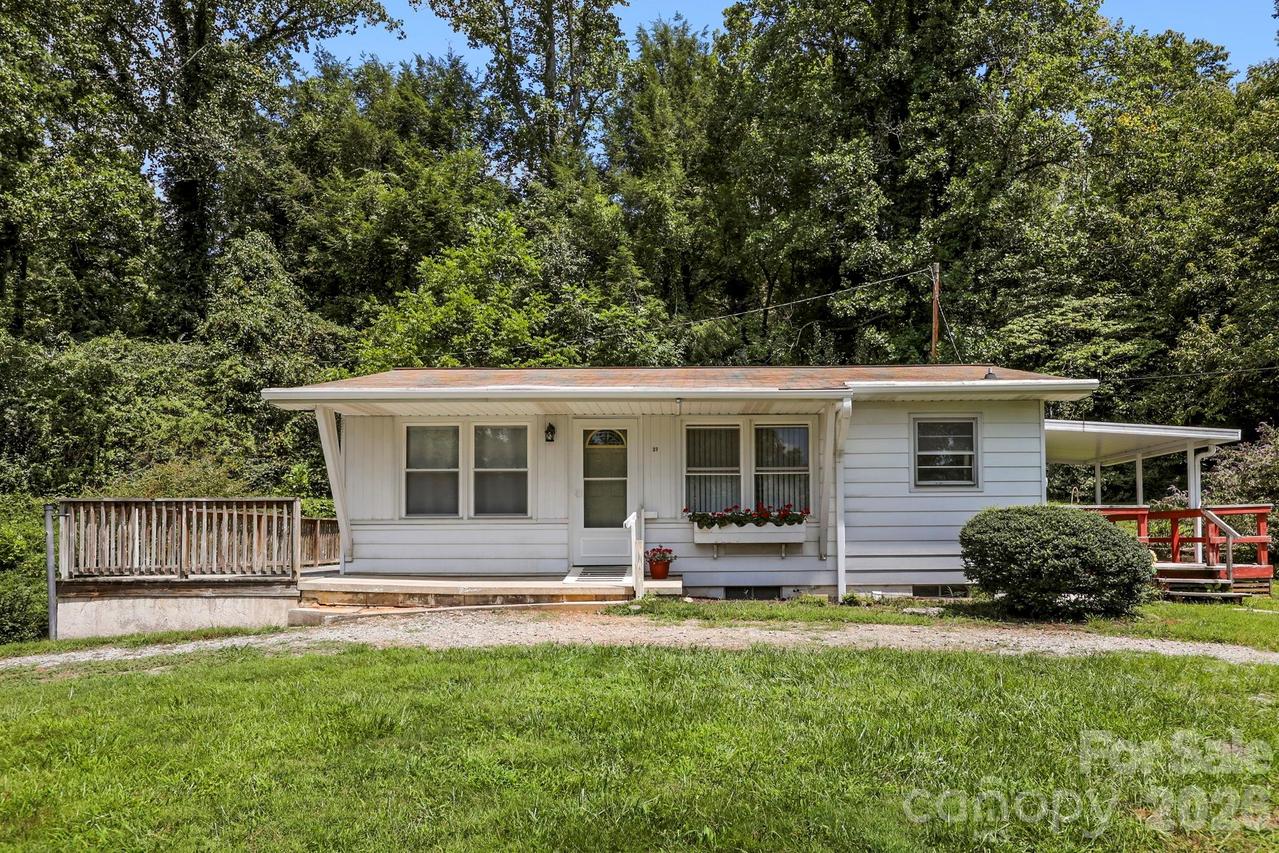 27 Mcgee Cir., Fairview, NC 28730