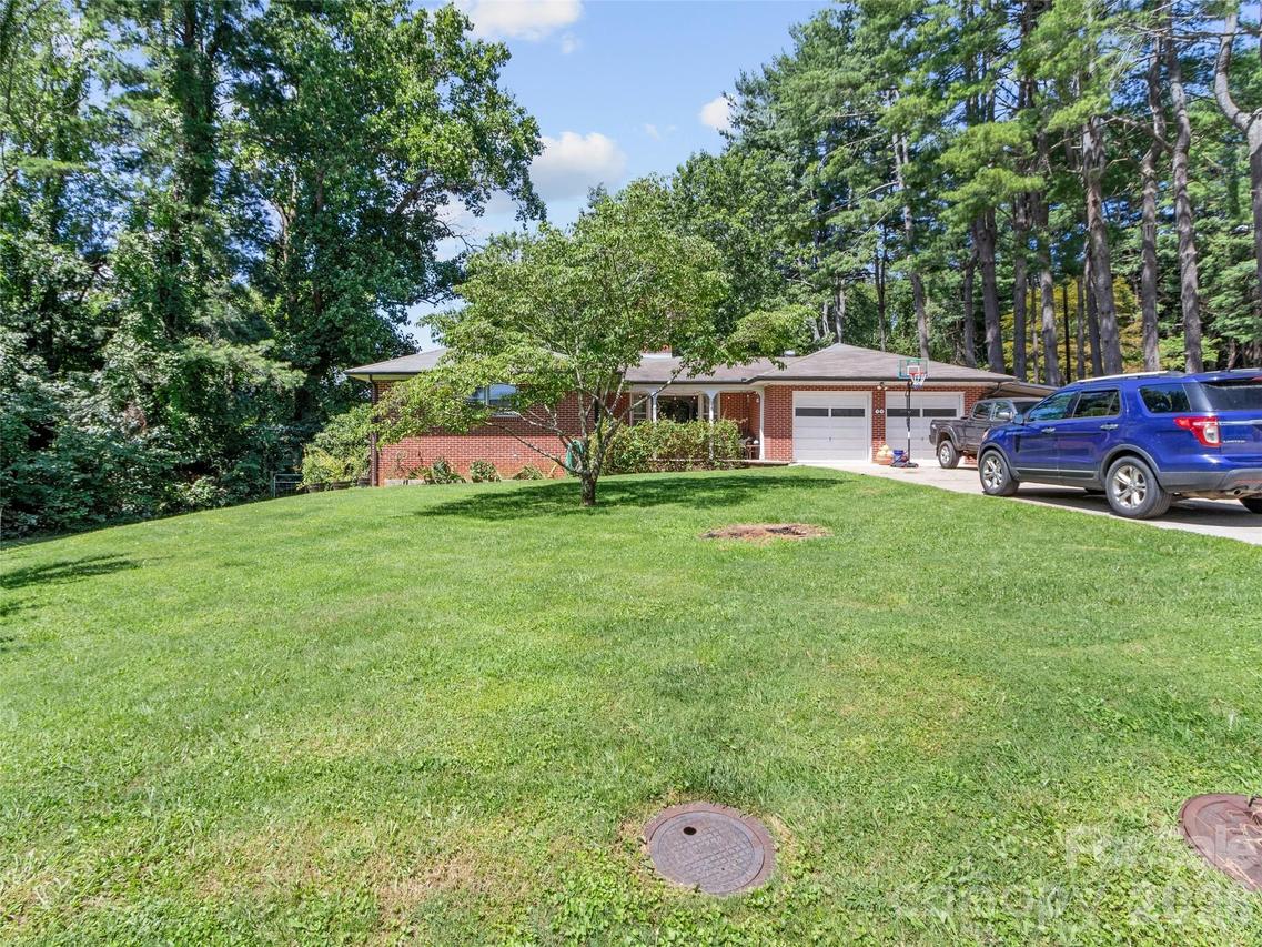 38 Crowell Rd., Asheville, NC 28806