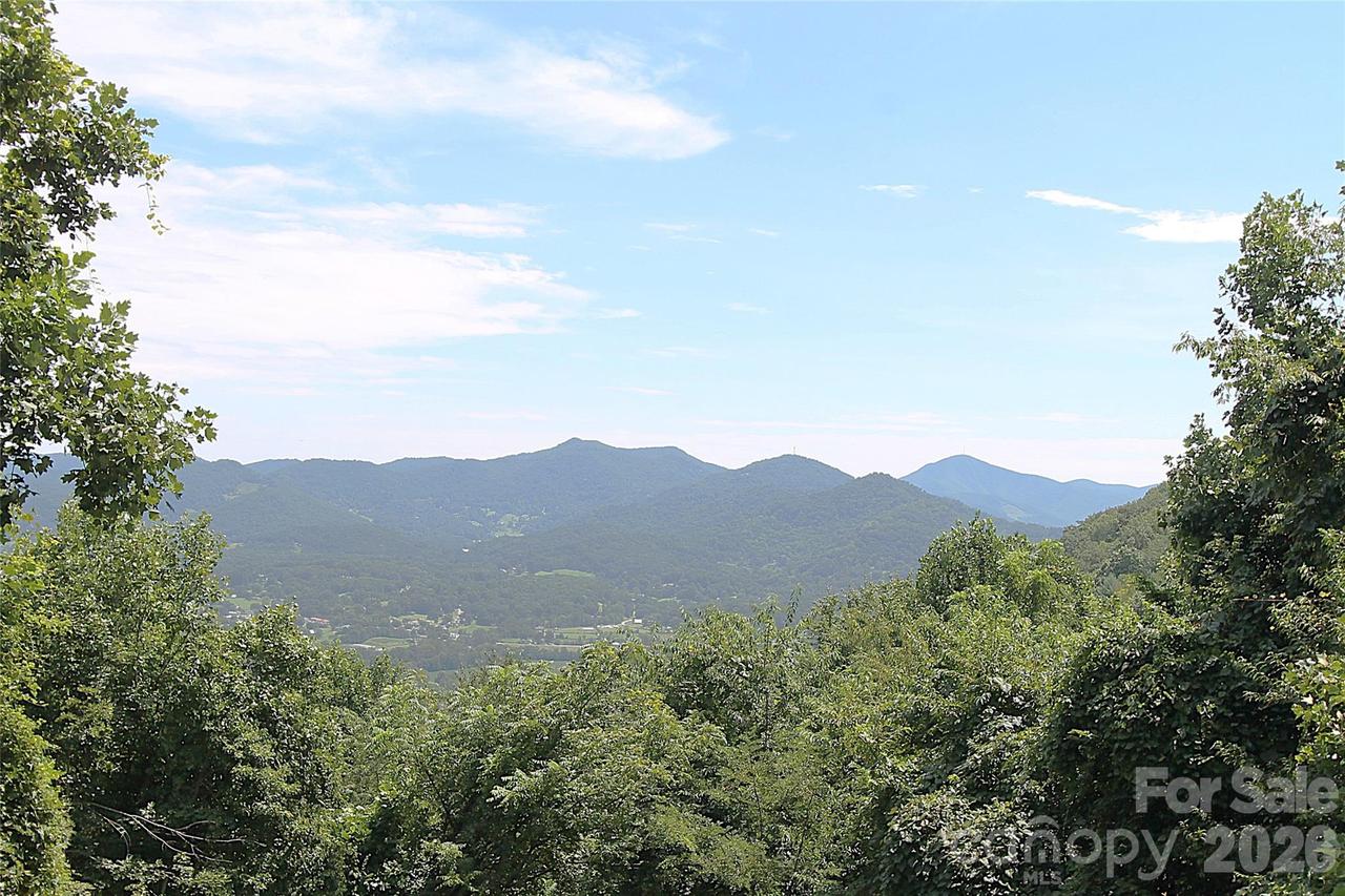 310 High Cliff Dr., Waynesville, NC 28786